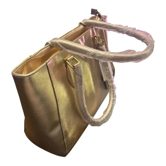 Insulated Oversized Tote - Picture 4 of 12